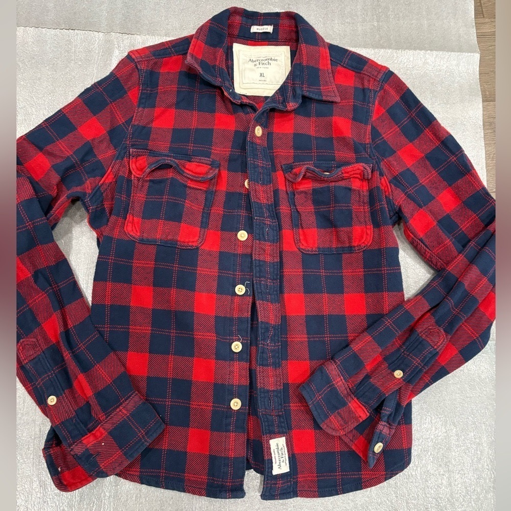 [XL]Abercrombie & Fitch Red and Navy Plaid Flannel Muscle Shirt